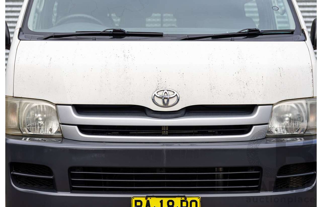 2/2009 Toyota Hiace Commuter Super LWB TRH223R MY07 Upgrade Bus French Vanilla White 2.7L - Custom Wheelchair Lift 11Seater