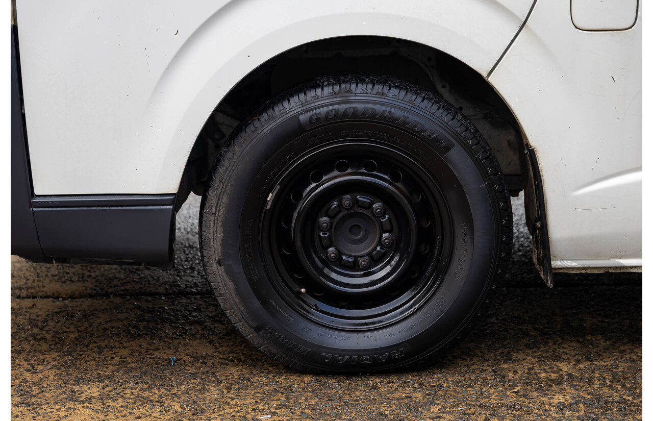 2/2009 Toyota Hiace Commuter Super LWB TRH223R MY07 Upgrade Bus French Vanilla White 2.7L - Custom Wheelchair Lift 11Seater