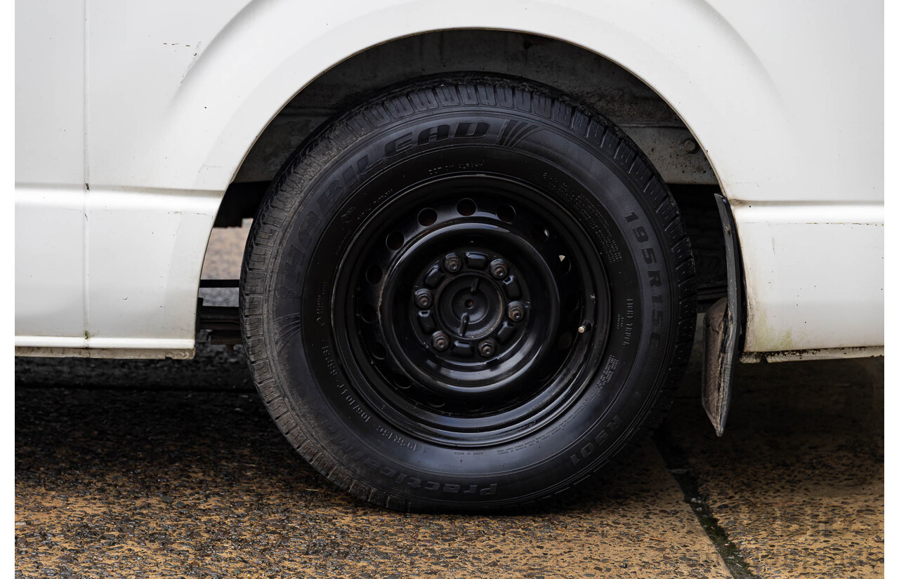 2/2009 Toyota Hiace Commuter Super LWB TRH223R MY07 Upgrade Bus French Vanilla White 2.7L - Custom Wheelchair Lift 11Seater