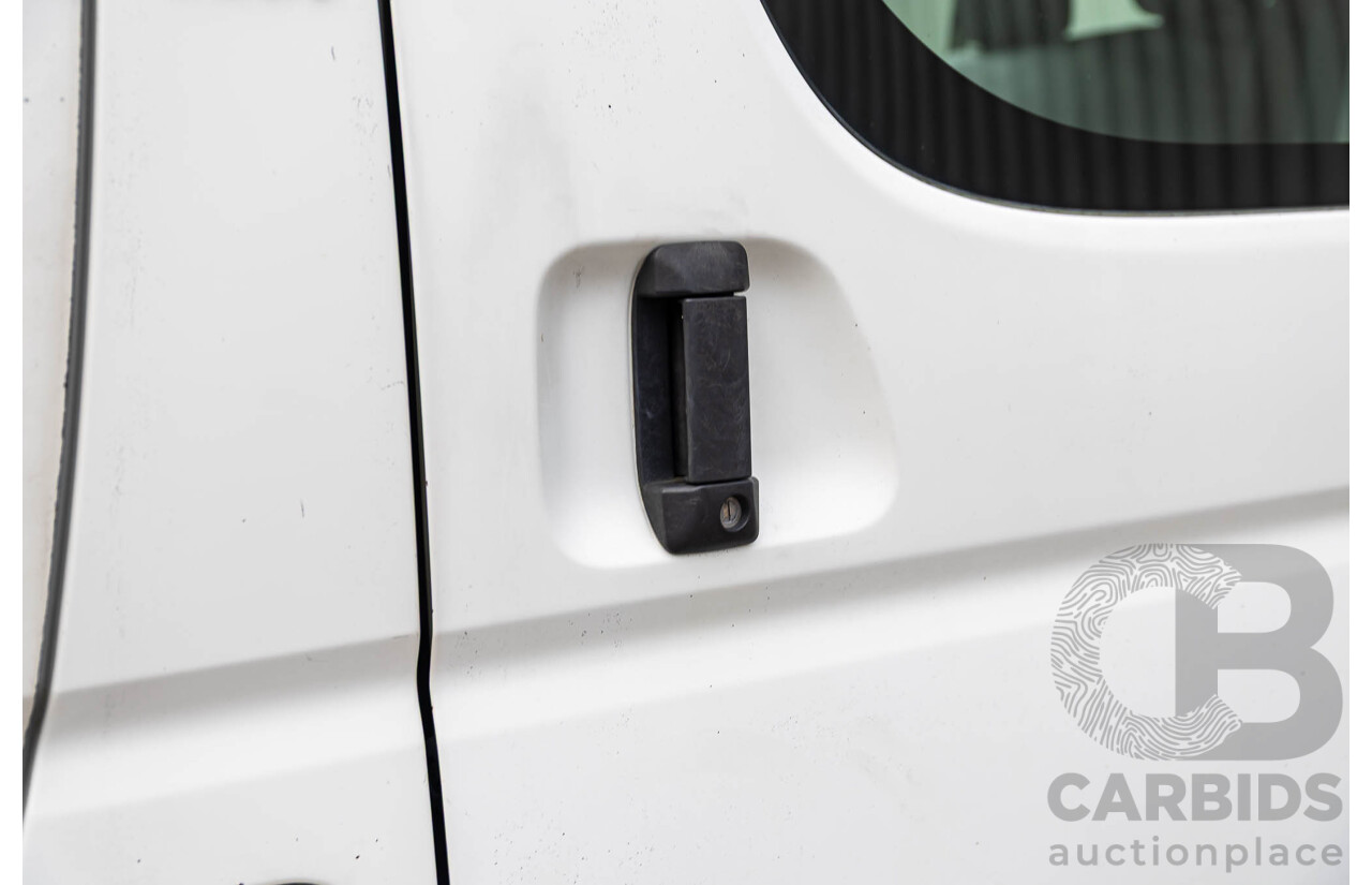 2/2009 Toyota Hiace Commuter Super LWB TRH223R MY07 Upgrade Bus French Vanilla White 2.7L - Custom Wheelchair Lift 11Seater