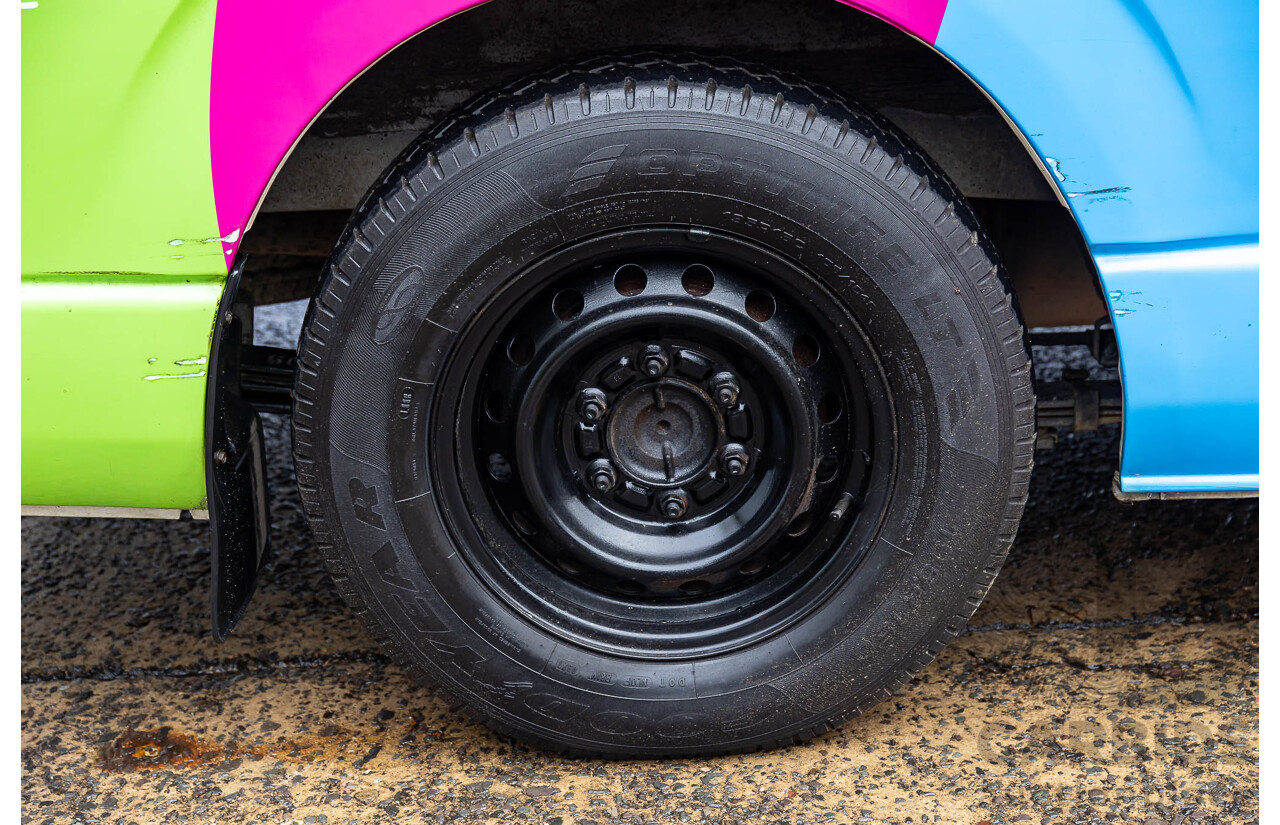 8/2010 Toyota Hiace Commuter Super LWB TRH223R MY07 Upgrade Bus French Vanilla White 2.7L - Custom Wheelchair Lift 10 Seater