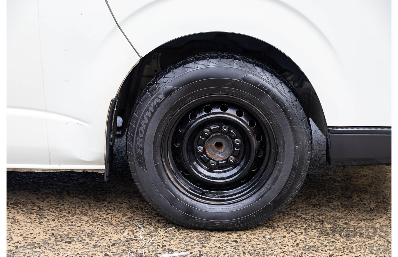 8/2010 Toyota Hiace Commuter Super LWB TRH223R MY07 Upgrade Bus French Vanilla White 2.7L - Custom Wheelchair Lift 10 Seater