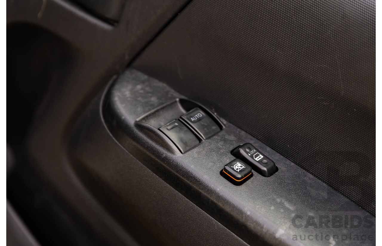 8/2010 Toyota Hiace Commuter Super LWB TRH223R MY07 Upgrade Bus French Vanilla White 2.7L - Custom Wheelchair Lift 10 Seater