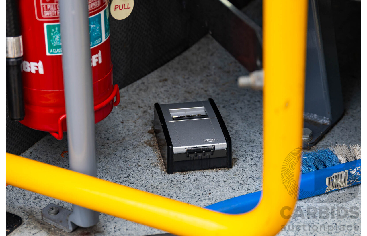 8/2010 Toyota Hiace Commuter Super LWB TRH223R MY07 Upgrade Bus French Vanilla White 2.7L - Custom Wheelchair Lift 10 Seater