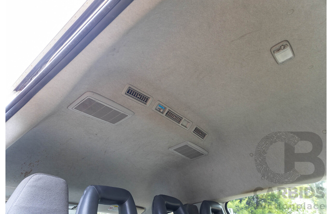 8/2010 Toyota Hiace Commuter Super LWB TRH223R MY07 Upgrade Bus French Vanilla White 2.7L - Custom Wheelchair Lift 10 Seater