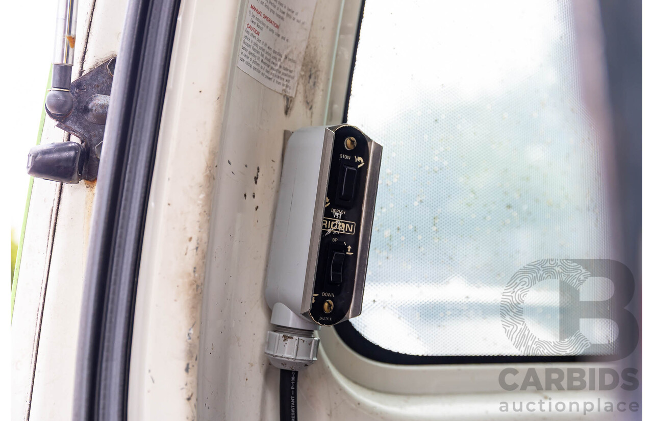 8/2010 Toyota Hiace Commuter Super LWB TRH223R MY07 Upgrade Bus French Vanilla White 2.7L - Custom Wheelchair Lift 10 Seater