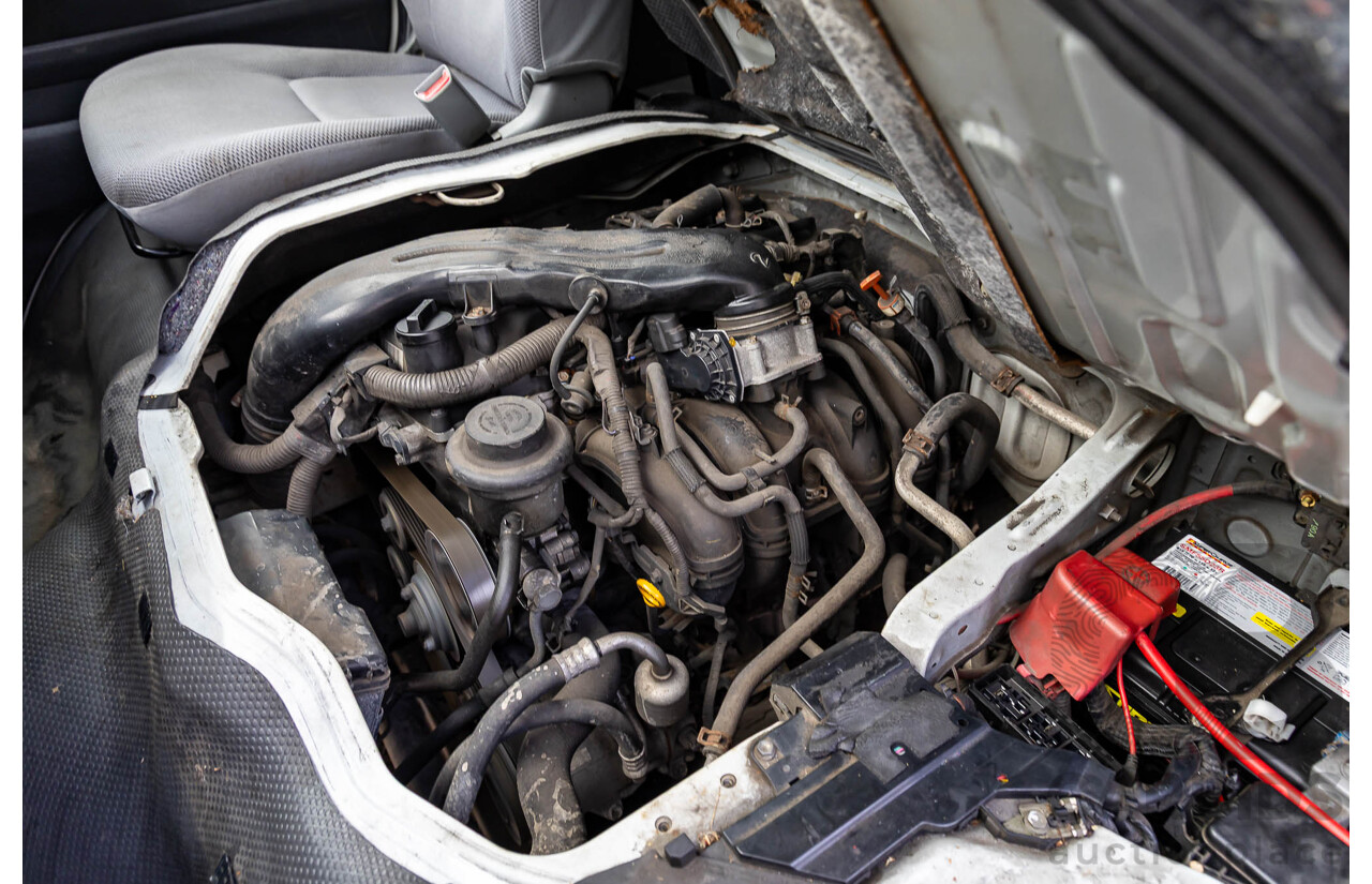 8/2010 Toyota Hiace Commuter Super LWB TRH223R MY07 Upgrade Bus French Vanilla White 2.7L - Custom Wheelchair Lift 10 Seater