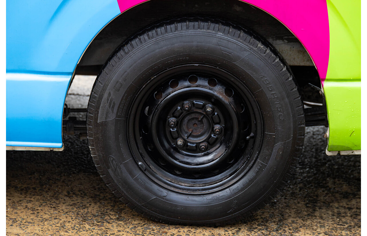 8/2010 Toyota Hiace Commuter Super LWB TRH223R MY07 Upgrade Bus French Vanilla White 2.7L - Custom Wheelchair Lift 10 Seater