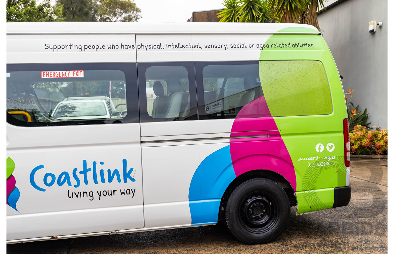 8/2010 Toyota Hiace Commuter Super LWB TRH223R MY07 Upgrade Bus French Vanilla White 2.7L - Custom Wheelchair Lift 10 Seater