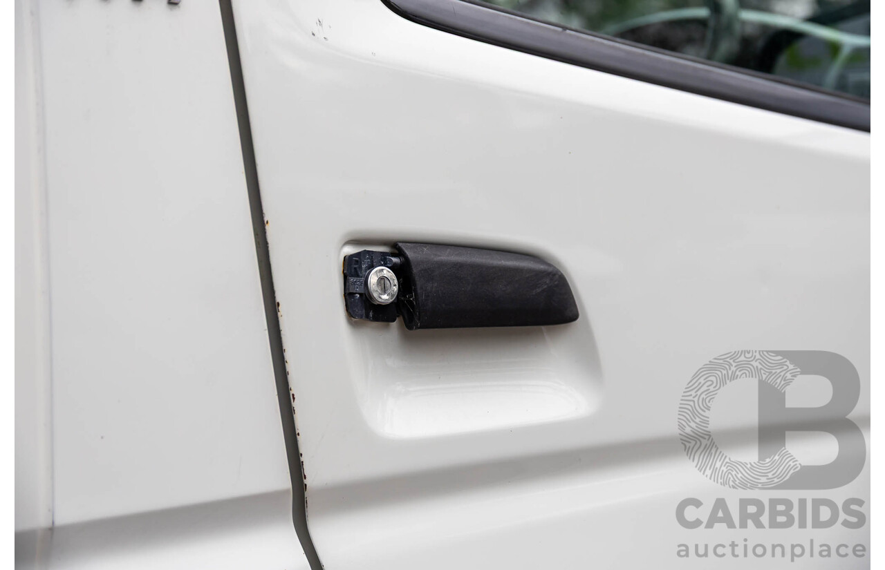 8/2010 Toyota Hiace Commuter Super LWB TRH223R MY07 Upgrade Bus French Vanilla White 2.7L - Custom Wheelchair Lift 10 Seater