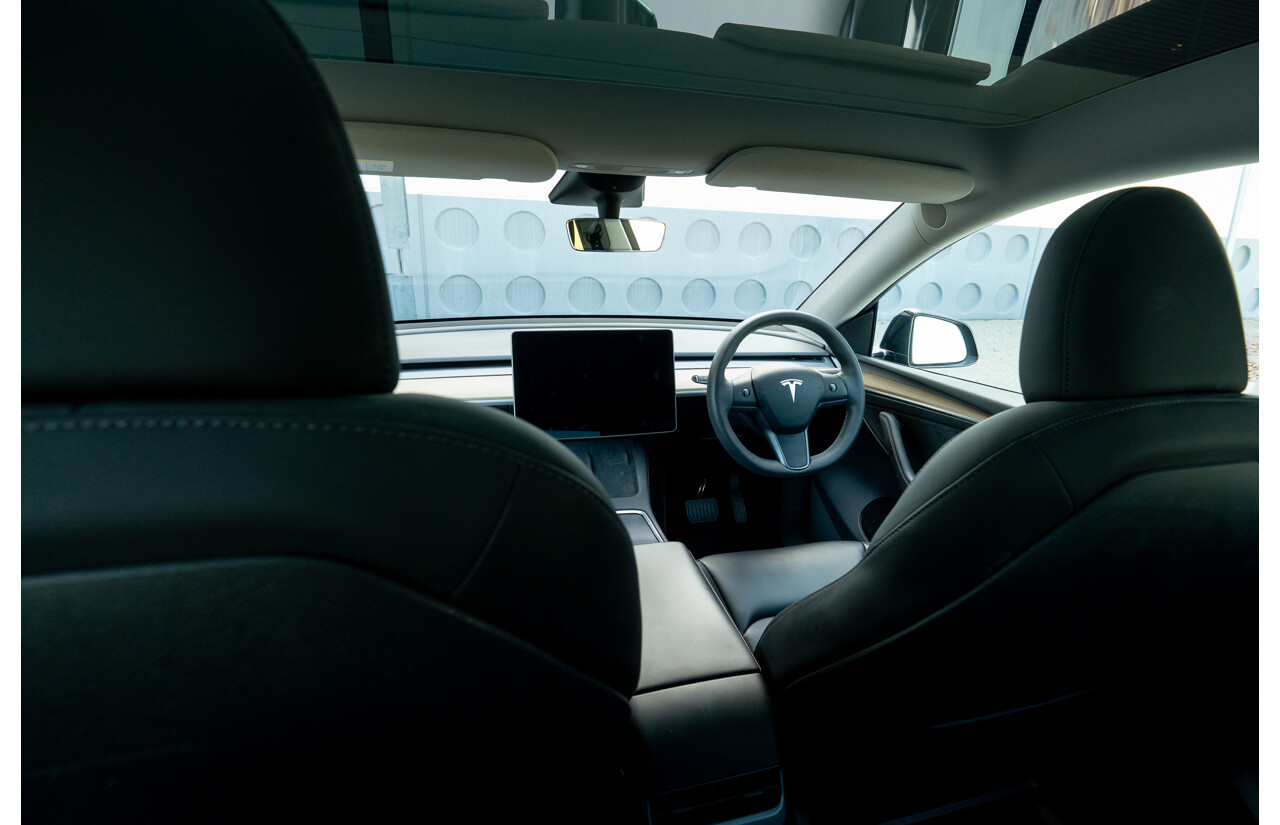 07/2023 Tesla Model Y Rear Wheel Drive 4d Wagon Solid Black Dedicated Electric EV 220kw