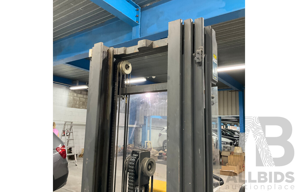 FORKFORCE Enforcer Electric Walkie Reach Stacker