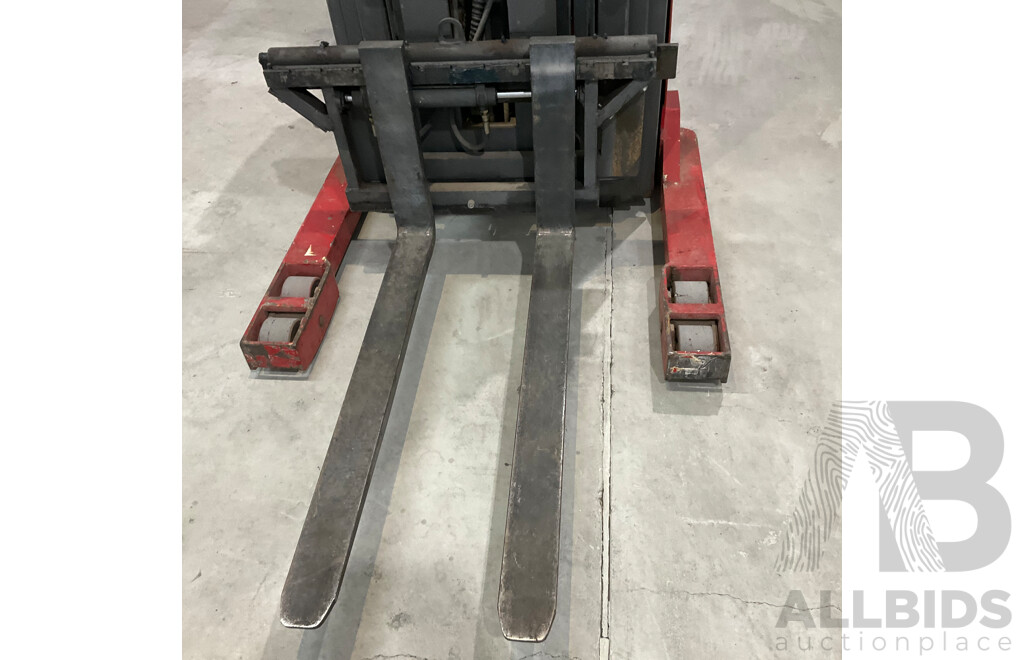 FORKFORCE Enforcer Electric Walkie Reach Stacker