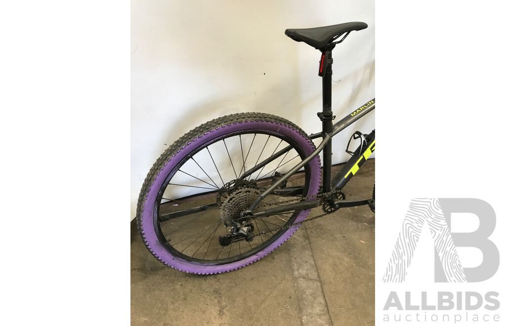 Trek Marlin 6 9 Speed Mountain Bike