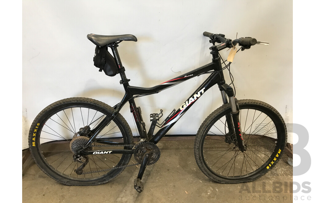 Giant Alias 16 Speed Mountain Bike