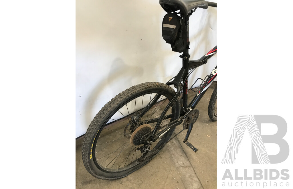 Giant Alias 16 Speed Mountain Bike