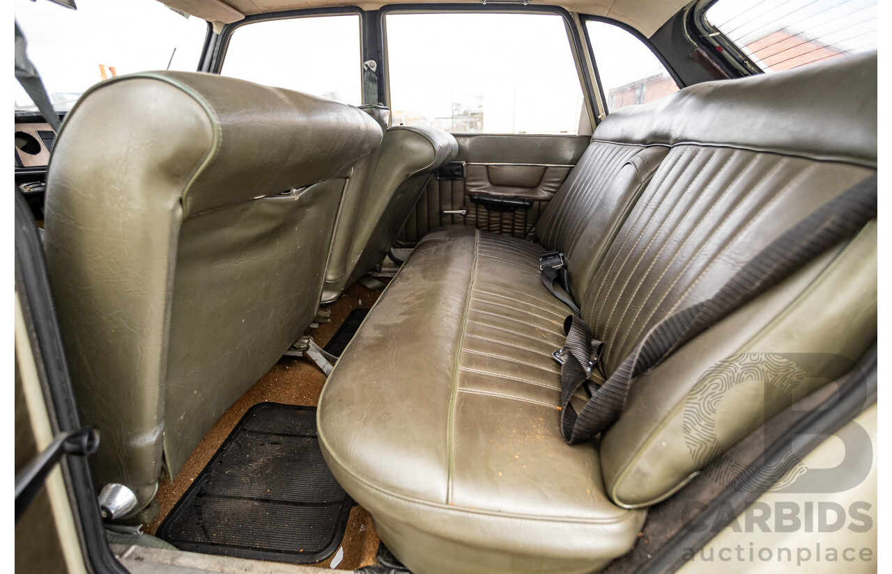 8/1971 Renault 16 TS  5d Hatch Beige 1.6L