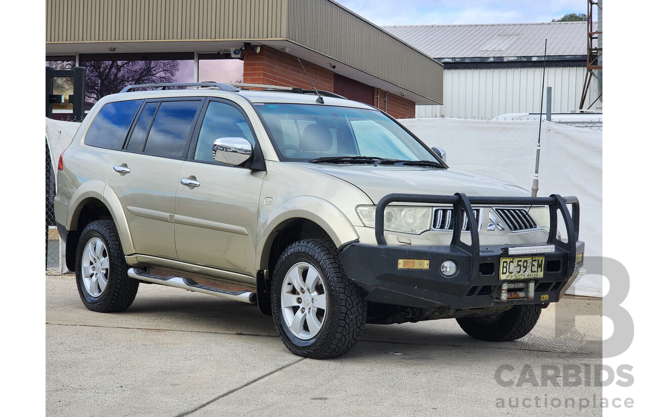 9/2010 Mitsubishi Challenger XLS (7 Seat) (4x4) PB MY11 4d Wagon Silver/Gold 2.5L