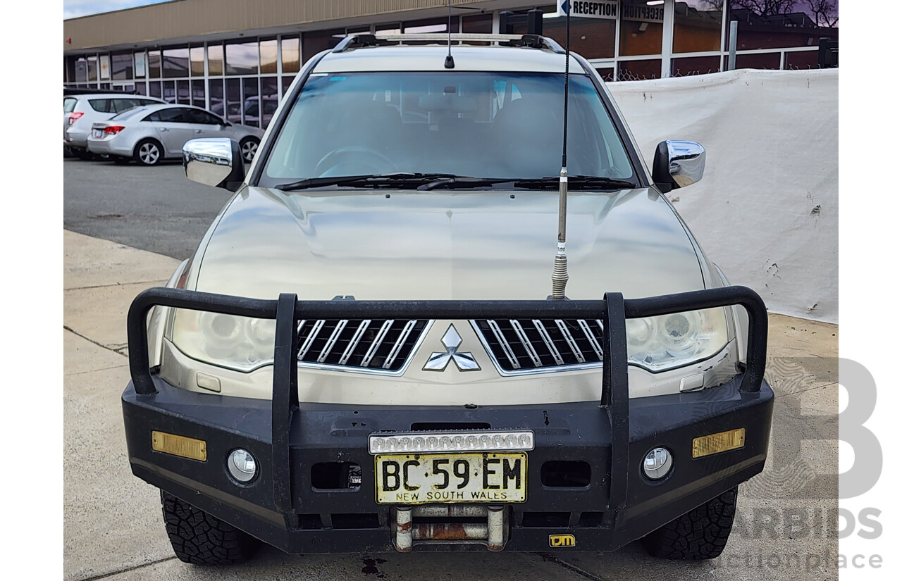 9/2010 Mitsubishi Challenger XLS (7 Seat) (4x4) PB MY11 4d Wagon Silver/Gold 2.5L