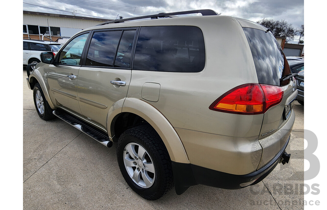 9/2010 Mitsubishi Challenger XLS (7 Seat) (4x4) PB MY11 4d Wagon Silver/Gold 2.5L