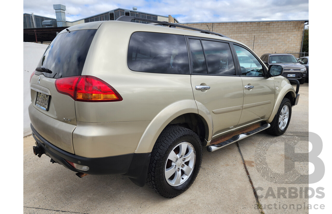 9/2010 Mitsubishi Challenger XLS (7 Seat) (4x4) PB MY11 4d Wagon Silver/Gold 2.5L