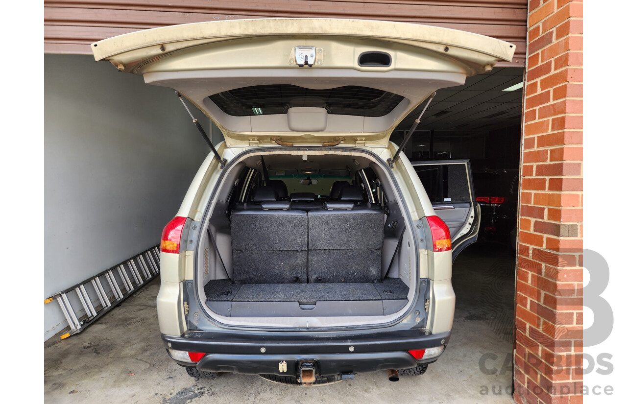 9/2010 Mitsubishi Challenger XLS (7 Seat) (4x4) PB MY11 4d Wagon Silver/Gold 2.5L