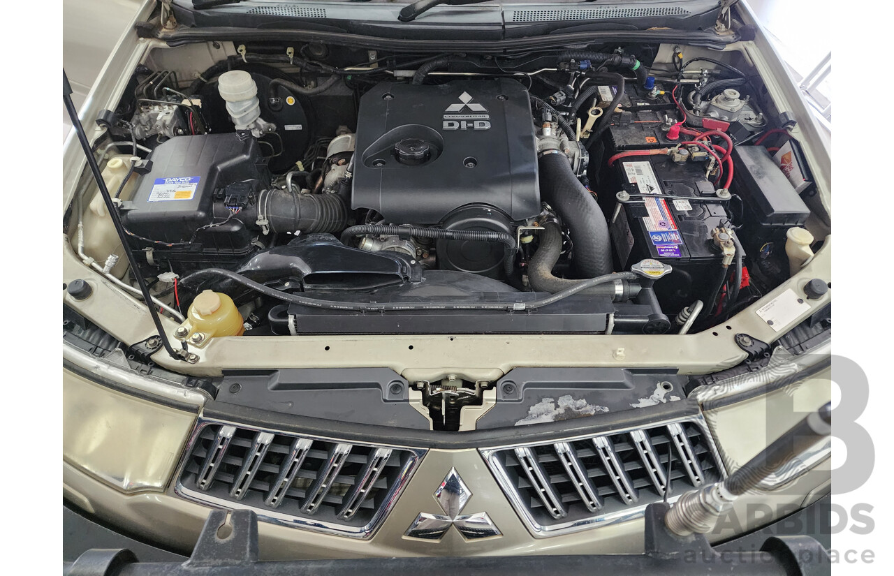 9/2010 Mitsubishi Challenger XLS (7 Seat) (4x4) PB MY11 4d Wagon Silver/Gold 2.5L