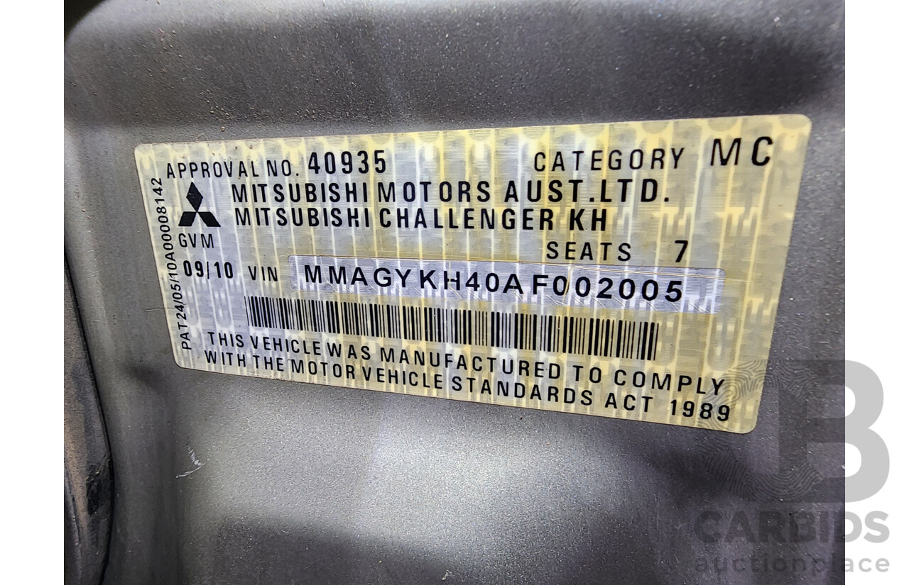 9/2010 Mitsubishi Challenger XLS (7 Seat) (4x4) PB MY11 4d Wagon Silver/Gold 2.5L