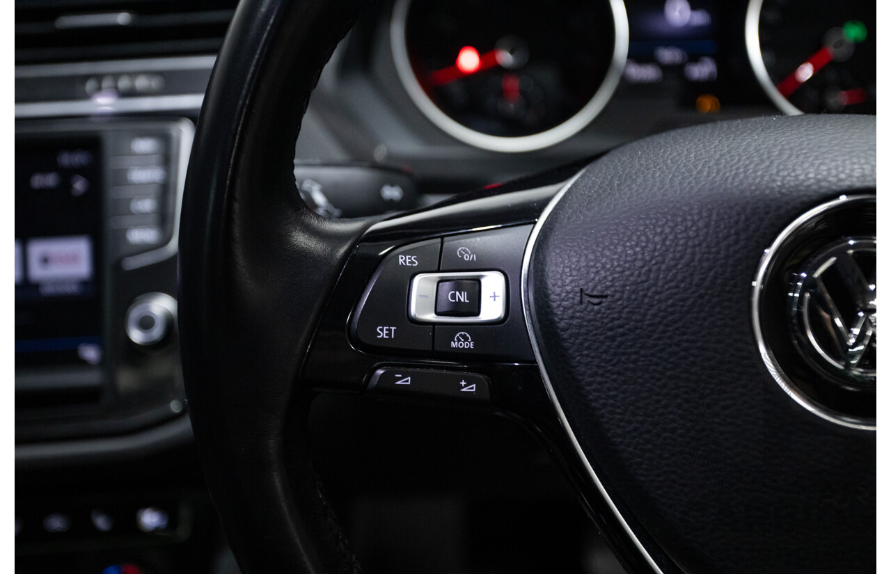 01/2017 Volkswagen Tiguan 132 TSI Comfortline (AWD) 5NA 4d Wagon Grey Metallic Turbo 2.0L