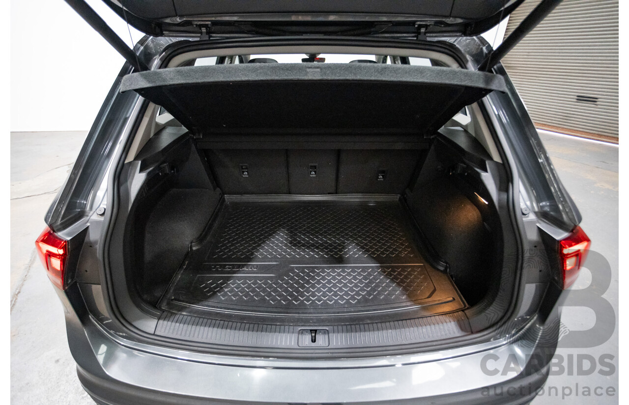 01/2017 Volkswagen Tiguan 132 TSI Comfortline (AWD) 5NA 4d Wagon Grey Metallic Turbo 2.0L