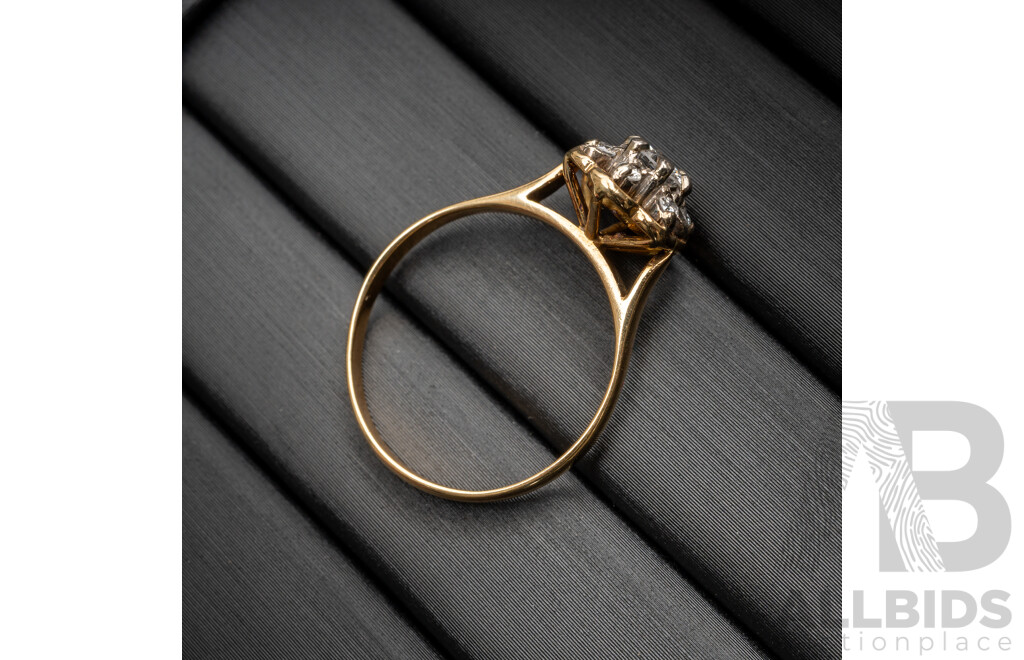 18ct Vintage Diamond Daisy Ring, Est TDW 0.25ct, Size M, 2.94 Grams