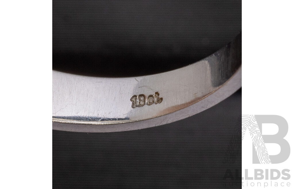 18 White Gold Ring with Emerald Cut Deep Blue Sapphire and 2x Shoulder Diamonds - Size M.5