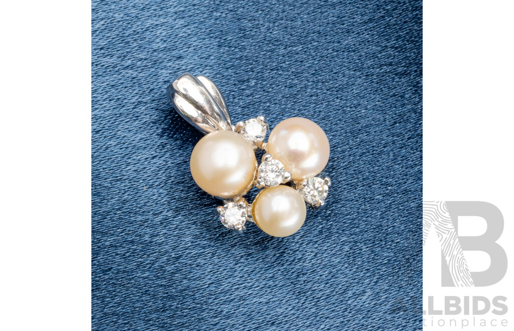 925 Sterling Silver Pearls and Cubic Zirconias Pendant