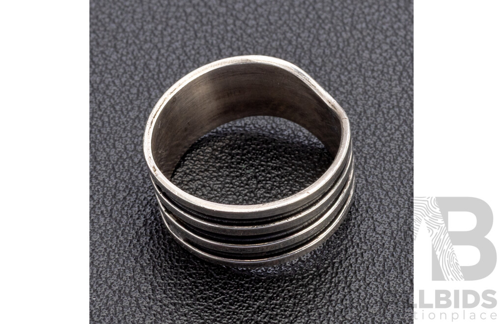 925 Sterling Silver Mens Ring. Weight - 3.5gms. Size P.5