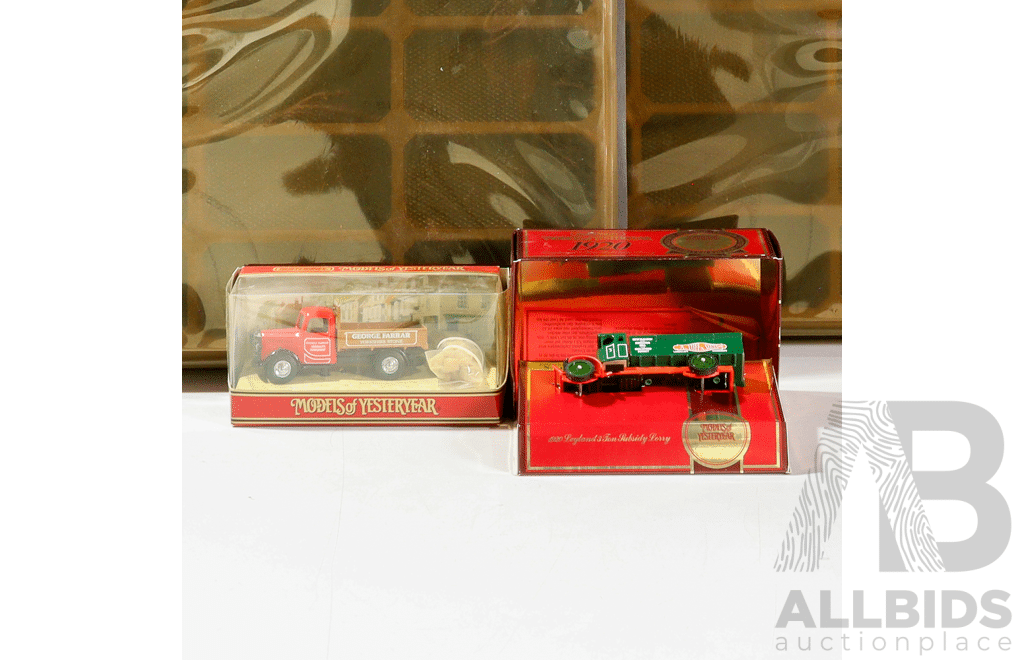 Vintage Matchbox Matchbox Models of Yesteryear 1920 Leyland 3 Ton Subsidy Lorry Y-9 , 1939 Bedford KD Truck Y-63 with Two Display Cases