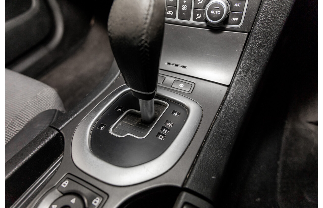 9/2006 Holden Calais VE 4d Sedan Sandstorm Gold Metallic V6 3.6L