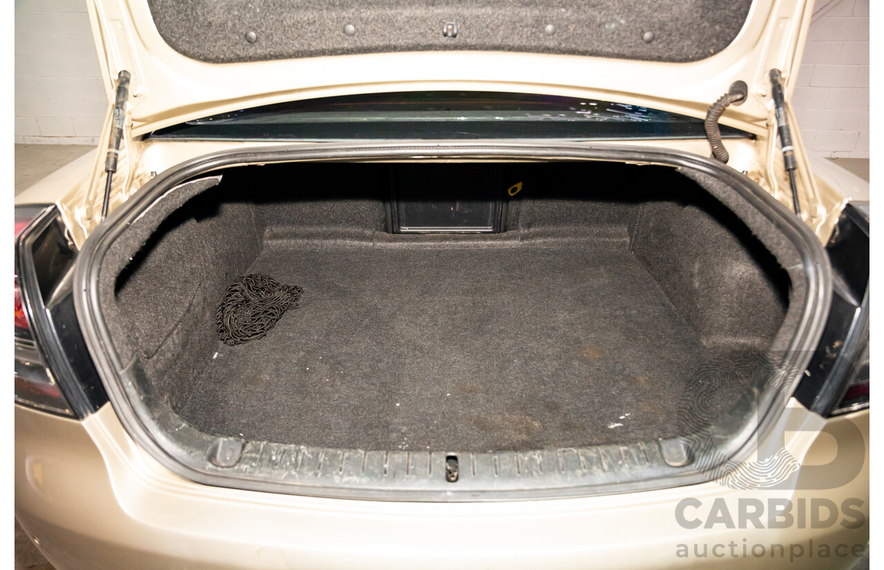 9/2006 Holden Calais VE 4d Sedan Sandstorm Gold Metallic V6 3.6L