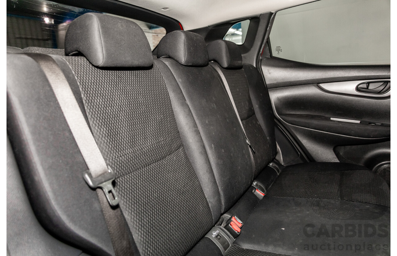 01/2016 Nissan Qashqai ST (FWD) J11 4d Wagon Magnetic Red Metallic 2.0L