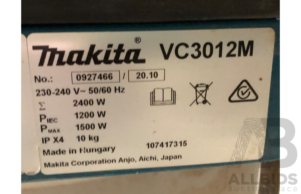 Makita VC3012M 30 Litre Wet and Dry Dust Extraction Vacuum Cleaner