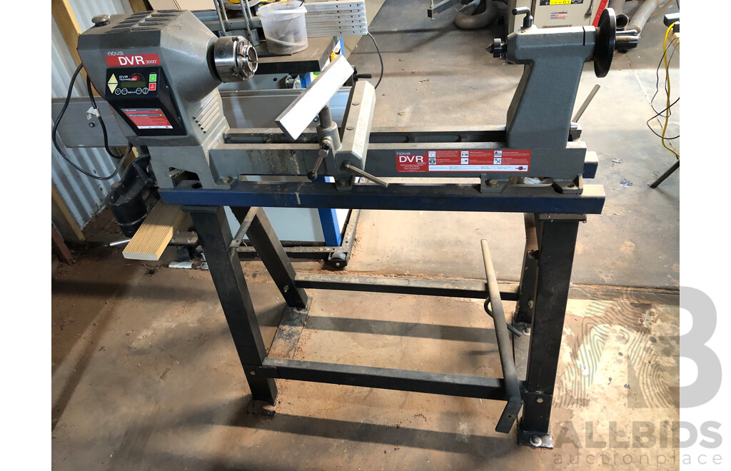Nova DVR 3000 Woodworking Lathe and Accessories