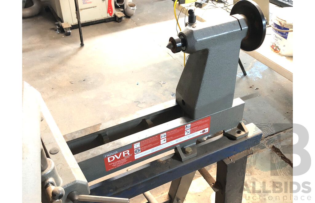 Nova DVR 3000 Woodworking Lathe and Accessories