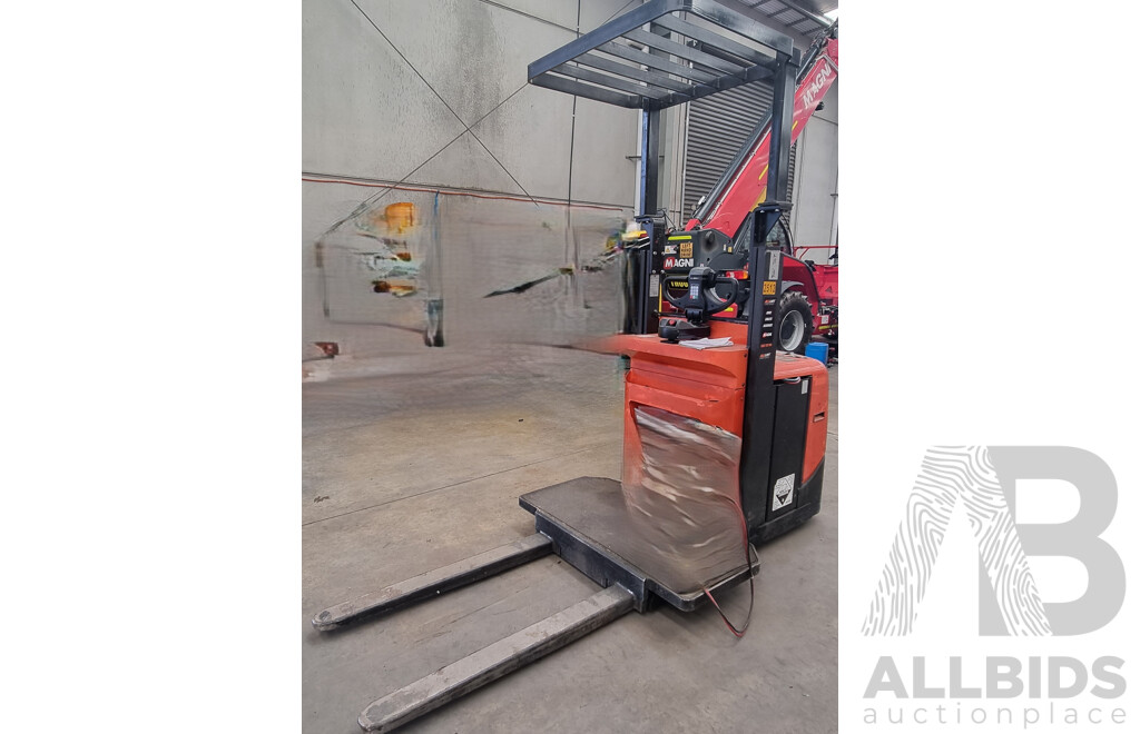 2009, 1.0 Tonne Electric Stock Picker BT - 1880mm OSE100W