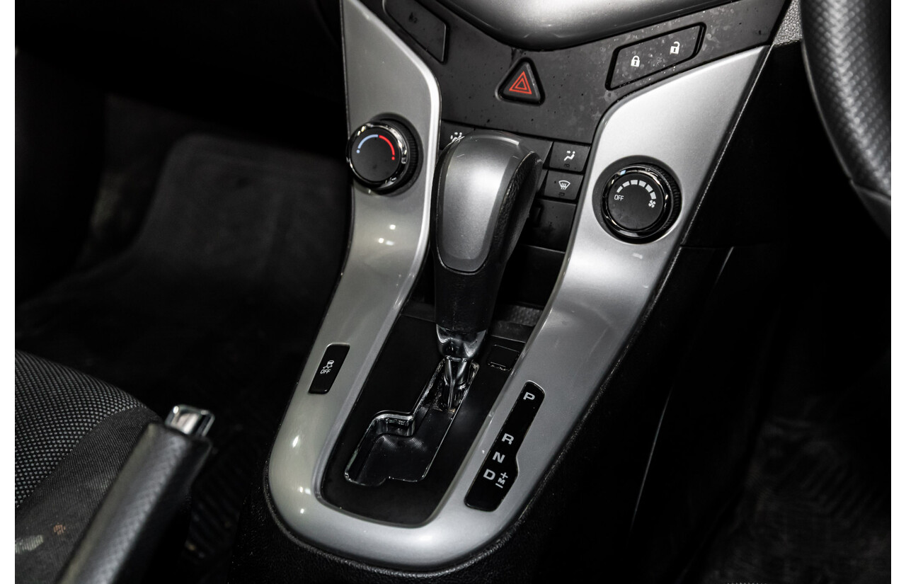 5/2014 Holden Cruze Equipe JH MY14 4d Sedan Redhot 1.8L