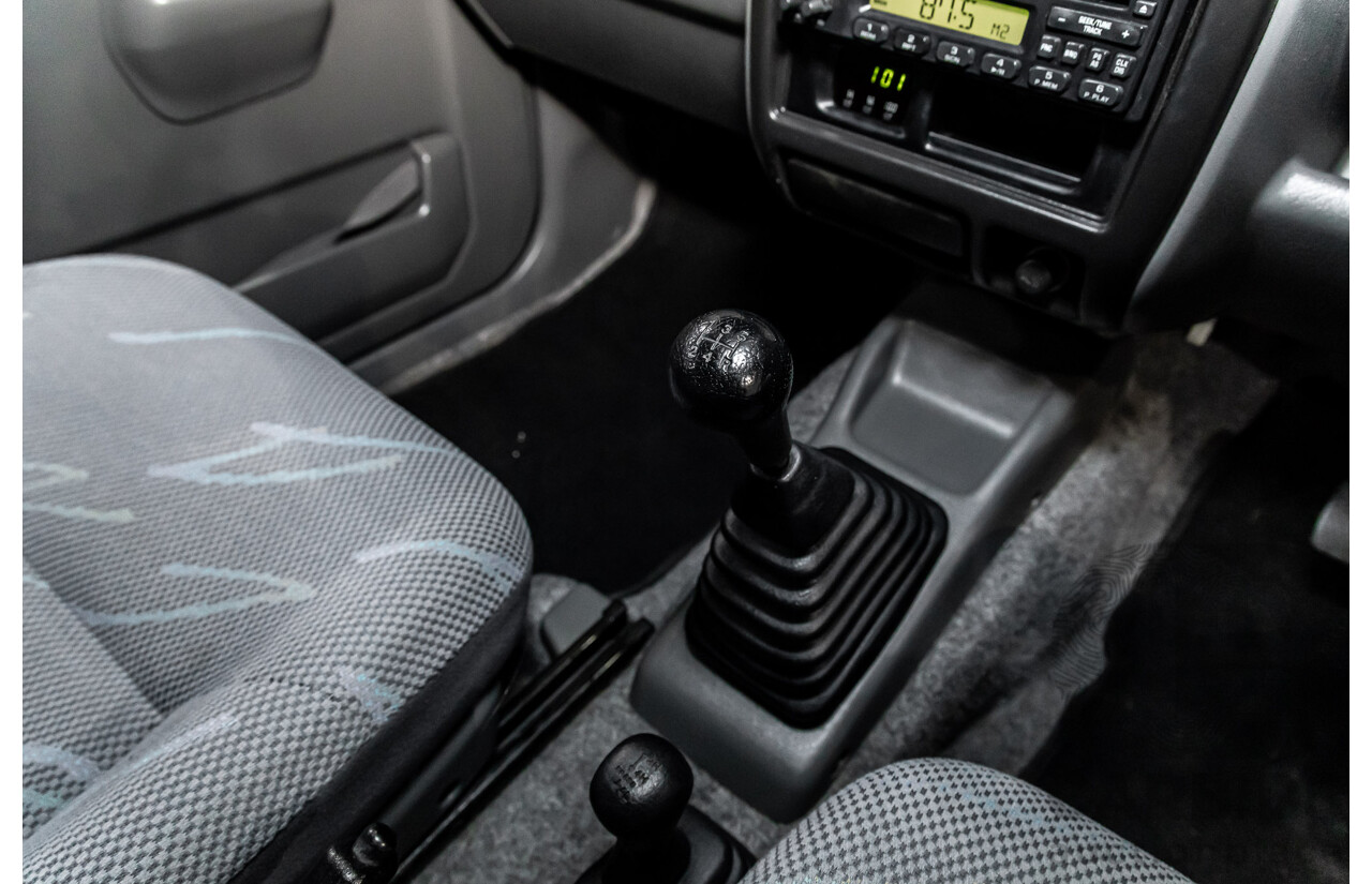 9/2001 Suzuki Jimny JLX (4x4) 2d Wagon Silky Silver Metallic 1.3L