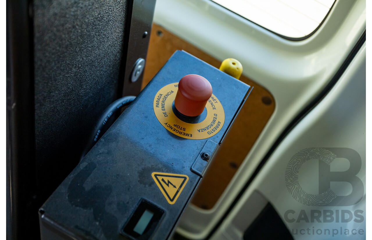 6/2016 Toyota Hiace SLWB KDH221R MY16 4d Van French Vanilla White Turbo Diesel 3.0L