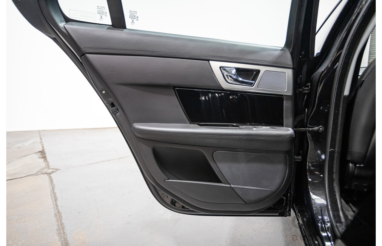 1/2013 Jaguar XF 3.0 SV6 Luxury MY13 4d Sedan Ultimate Black Metallic Supercharged V6 3.0L