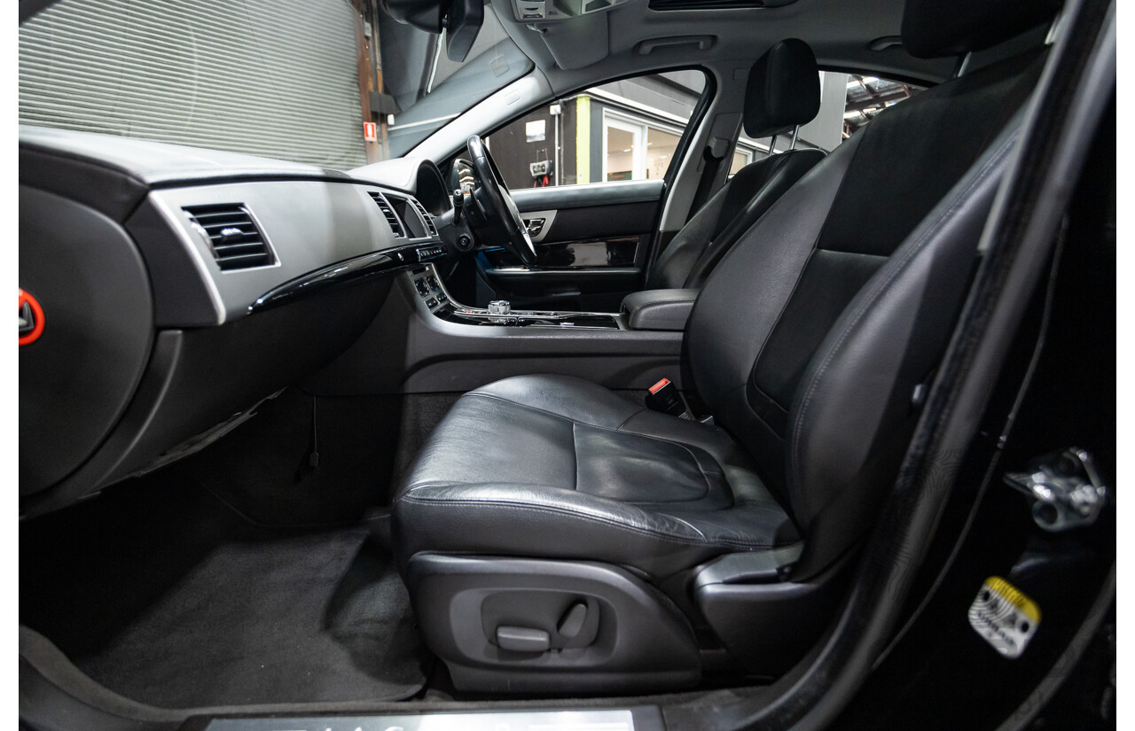 1/2013 Jaguar XF 3.0 SV6 Luxury MY13 4d Sedan Ultimate Black Metallic Supercharged V6 3.0L