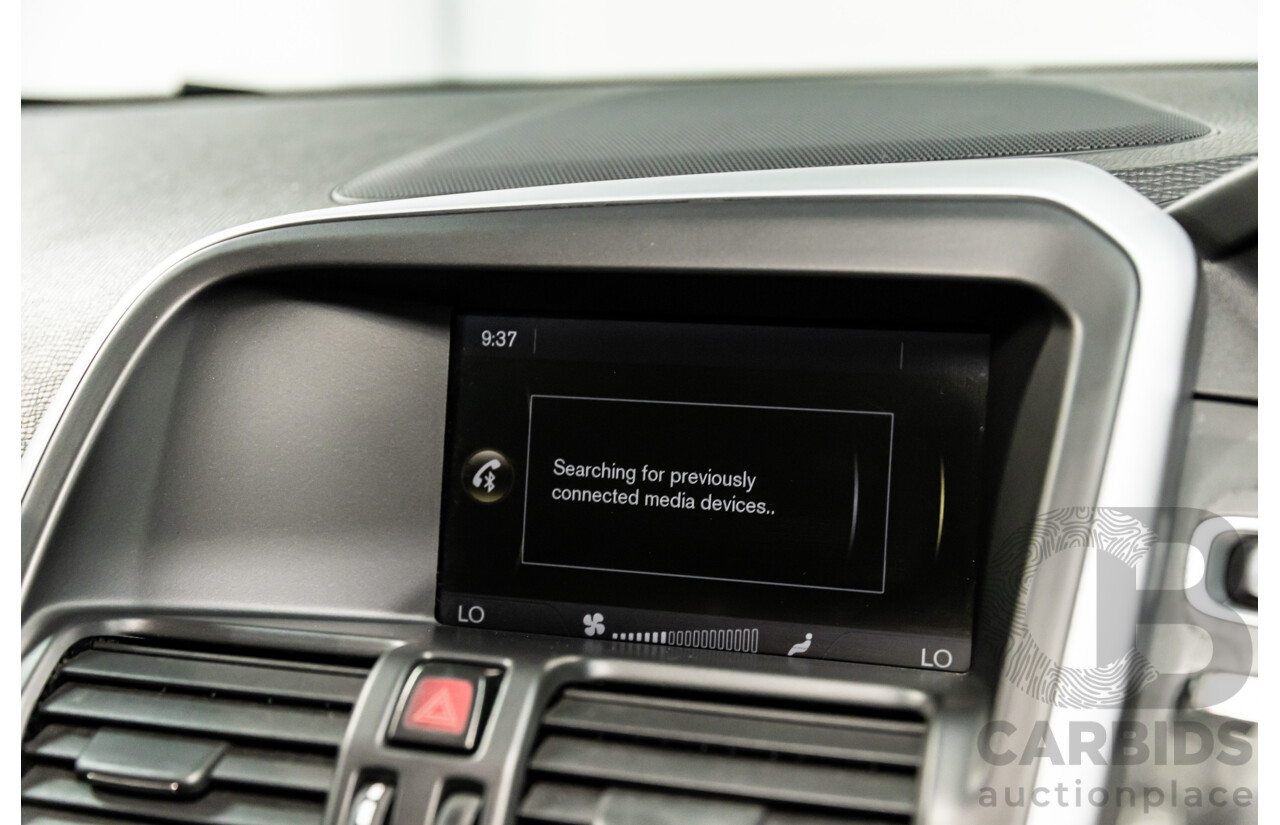 8/2011 Volvo XC60 T5 (FWD) DZ MY12 4d Wagon Ice White Turbo 2.0L