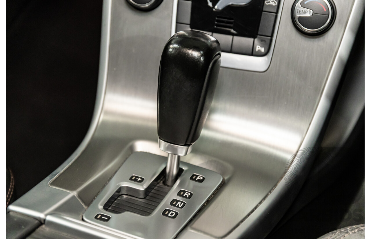 8/2011 Volvo XC60 T5 (FWD) DZ MY12 4d Wagon Ice White Turbo 2.0L