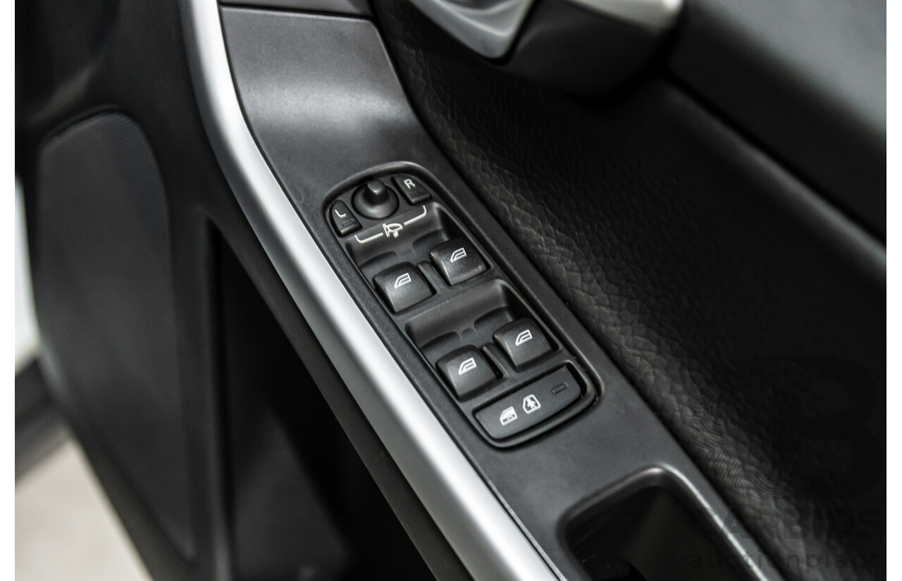 8/2011 Volvo XC60 T5 (FWD) DZ MY12 4d Wagon Ice White Turbo 2.0L